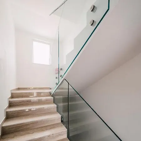 Ksenija *